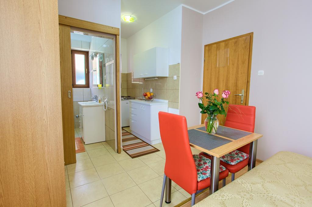 Nadija Studio Apartmani Krk Town Eksteriør billede