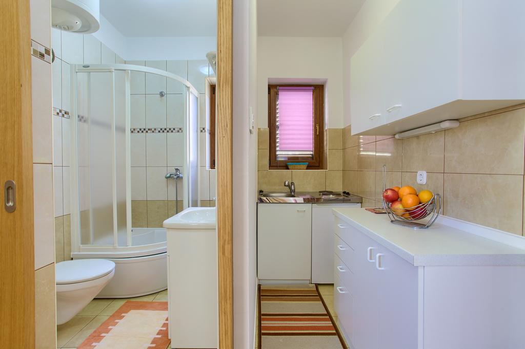 Nadija Studio Apartmani Krk Town Eksteriør billede
