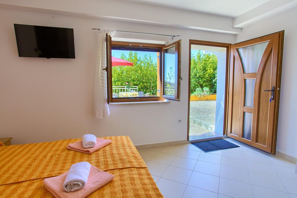 Nadija Studio Apartmani Krk Town Eksteriør billede